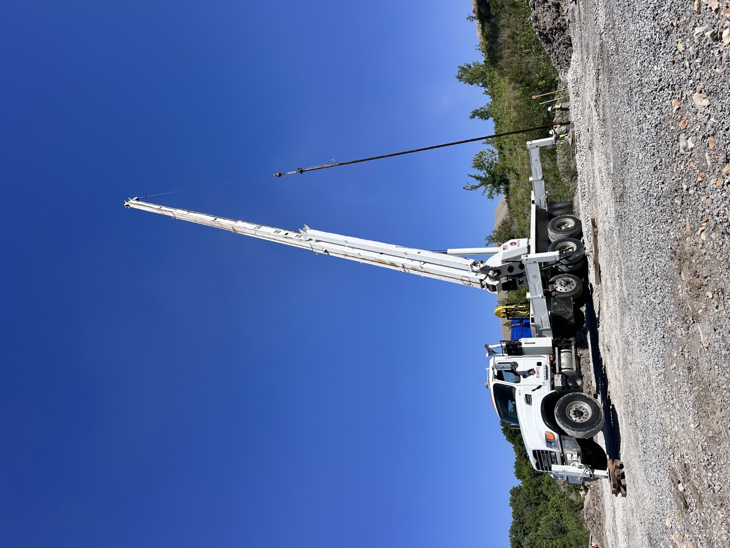 boom truck lifting long pipe